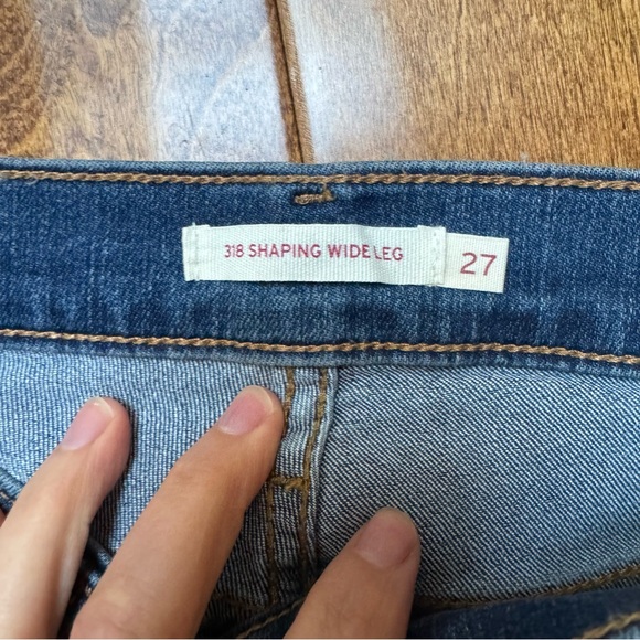 Levis | 318 Shaping Wide Leg Jeans 27 - Picture 6 of 9